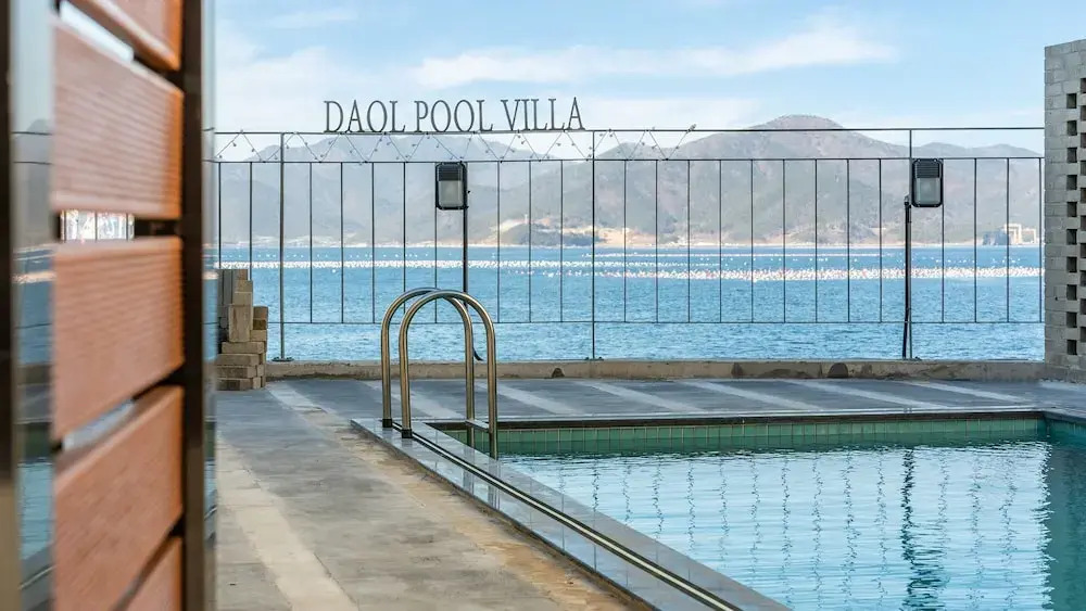 Geoje Daol Pool Villa Pension