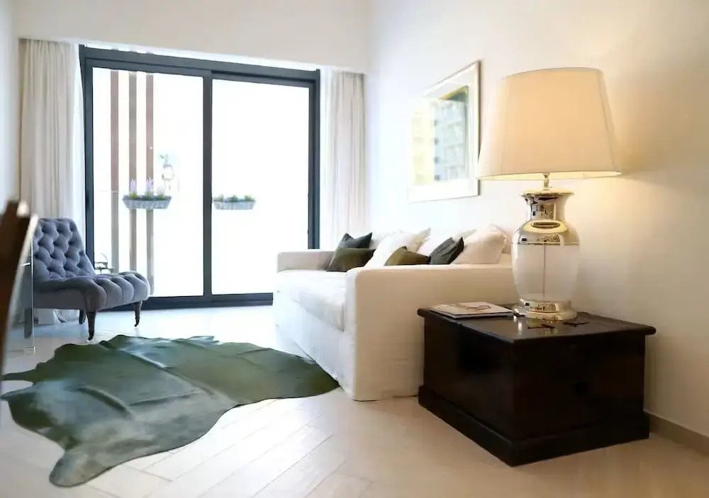 Spacious 2BR in Oxford 212 by Bespoke