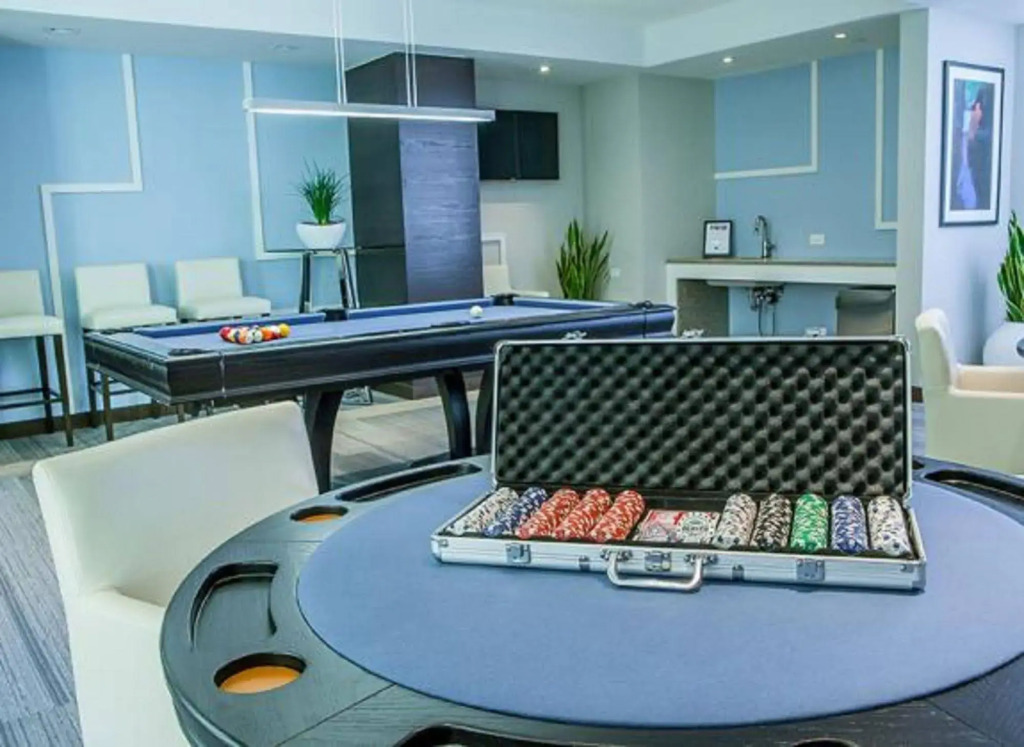 Global Luxury Suites at Kenmore Square