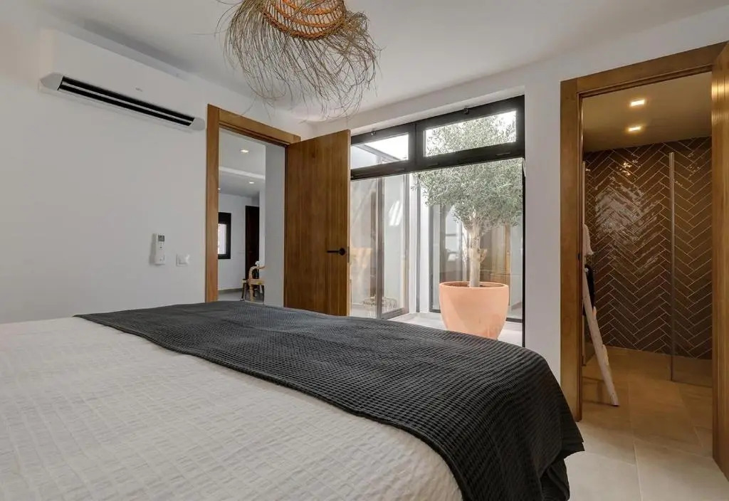Renovated townhouse San Roque 91