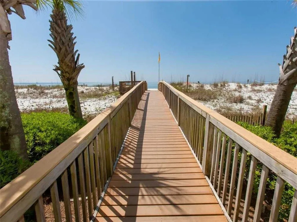 Regency Isle 507 - 2 Br condo by RedAwning