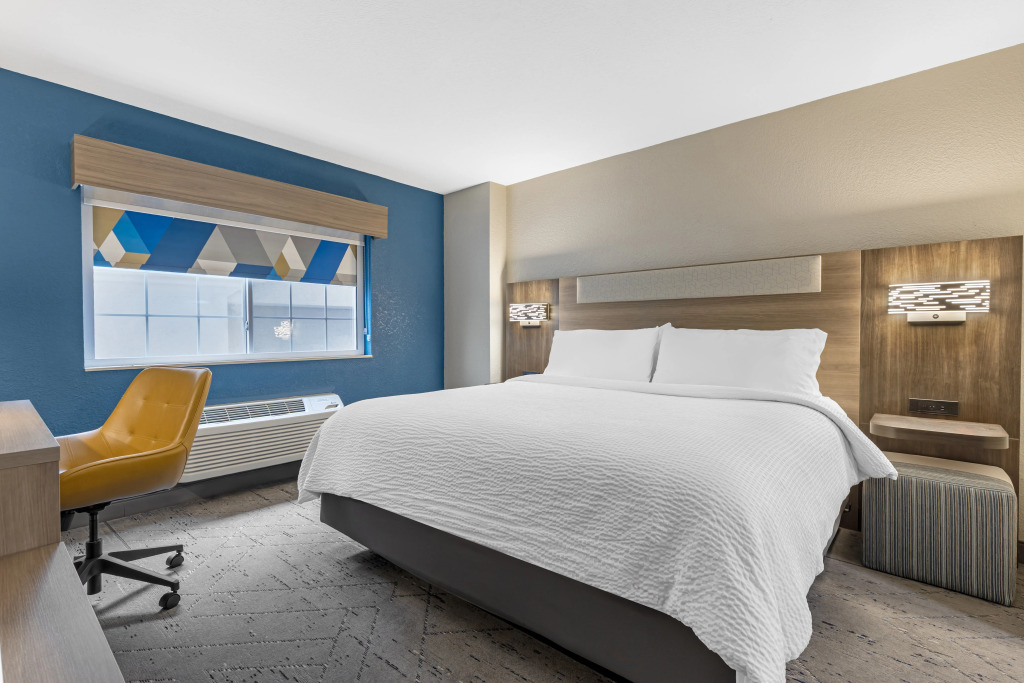 Holiday Inn Express Hotel & Suites Charlotte by IHG