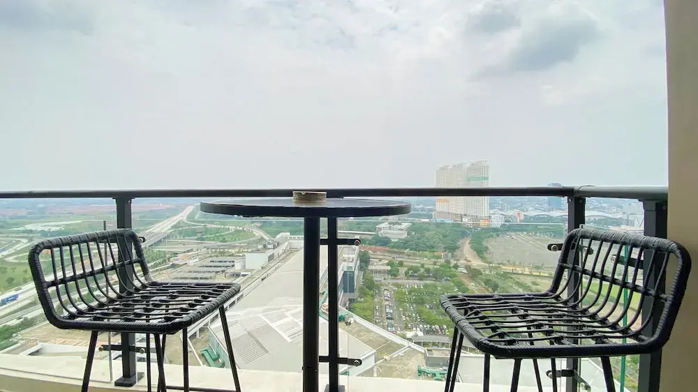Luxury 2Br With Working Room At Sky House Bsd Apartment