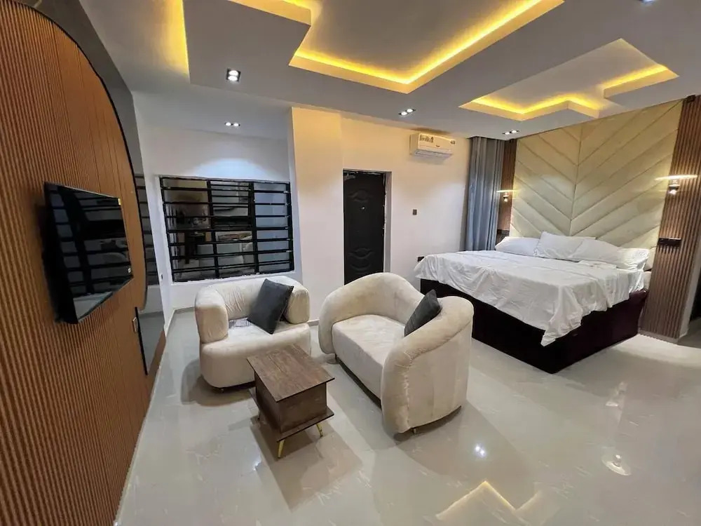 Sound View Lounge and Apartments