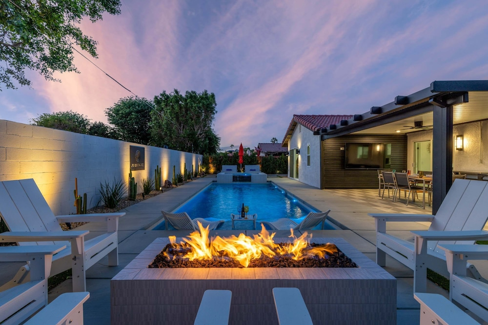 3-bedroom Fireplace Stunning Spanish Home