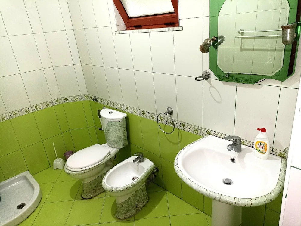 "quiet Independent Apartment With Garden."