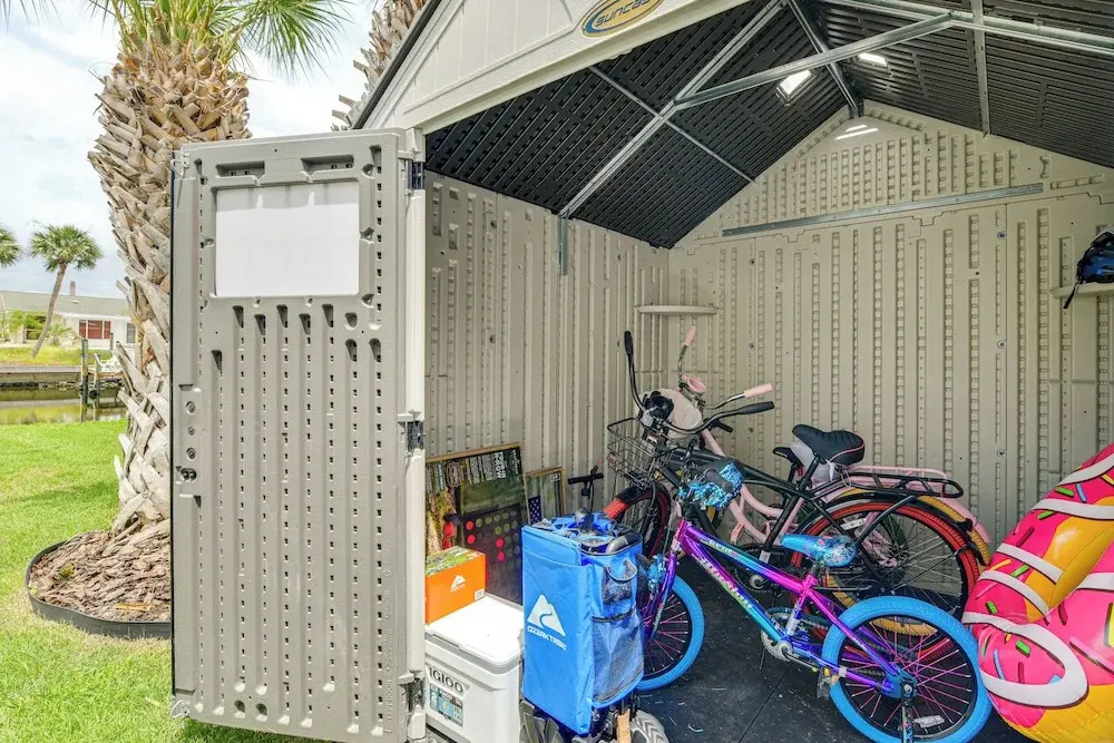 Private Pool w/ Canal Views: Apollo Beach Getaway