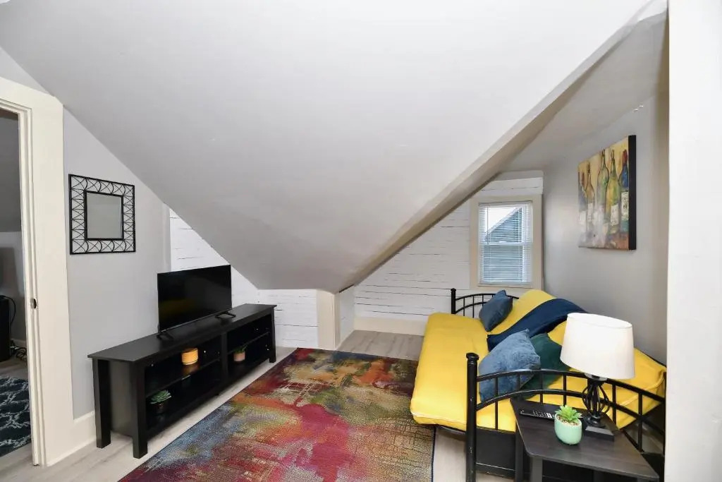 2 houses in 1 heart of Fountain Square DT Indy