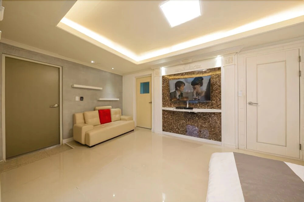 Nami Island Thira Pension