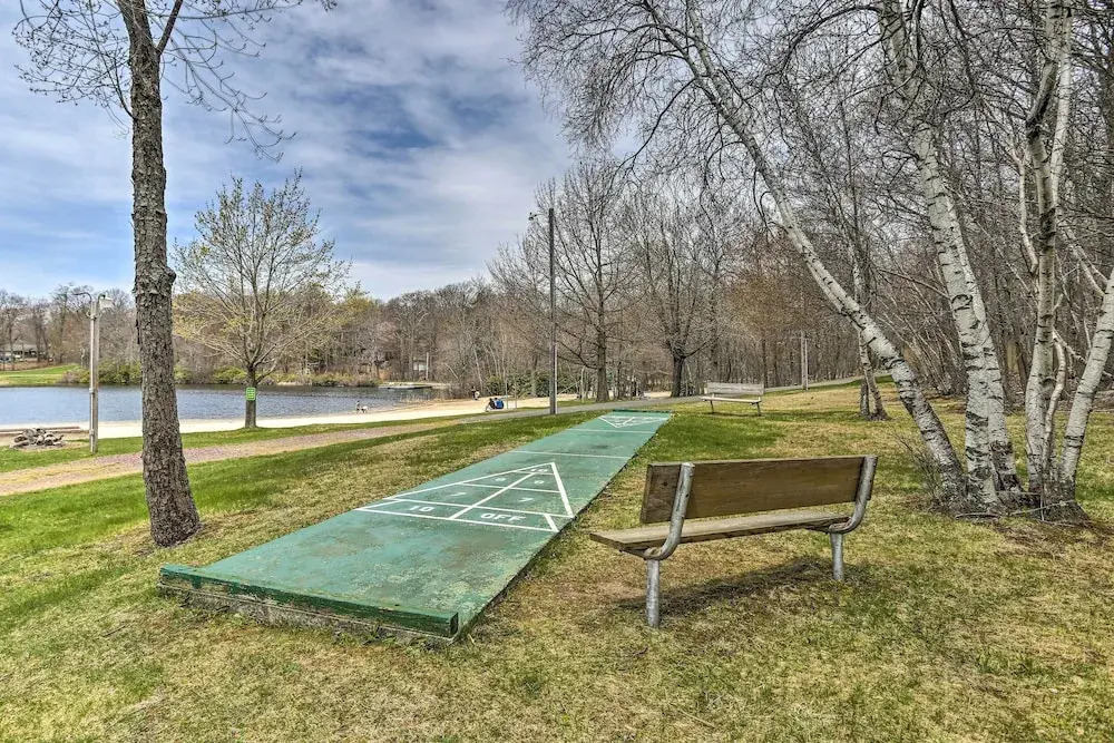Pet-friendly Tobyhanna Escape Near Hiking & Skiing