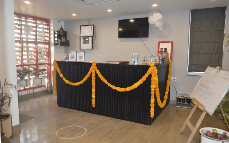 BK Studio And Rooms Near Huda City Centre