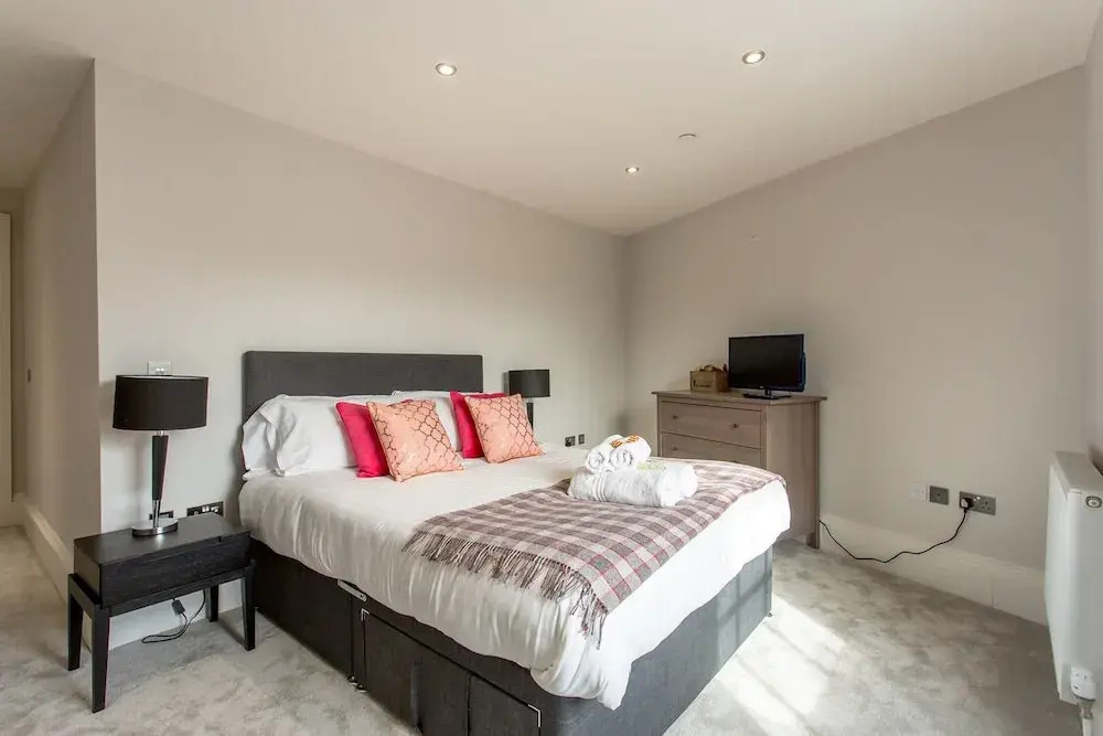 Heart of the City Luxury 3 Bedroom Apartment