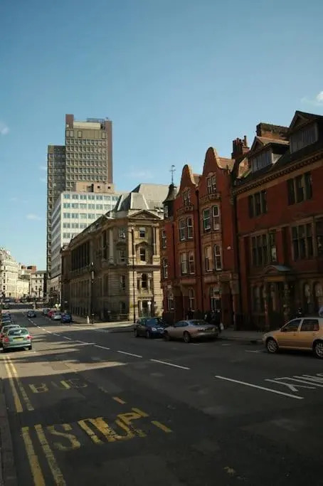 Spacious City Centre Corporate Apartments for City Traveller's by Homesys Accommodation
