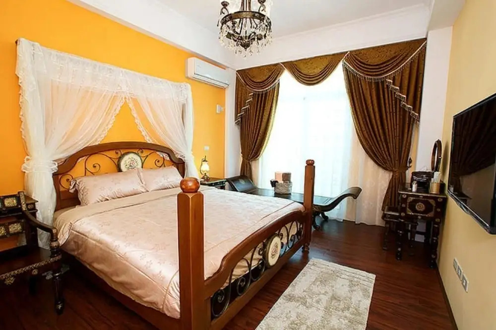 flora b&b