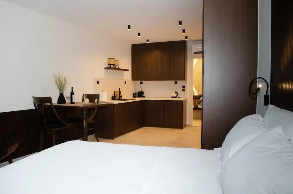 Leone suites