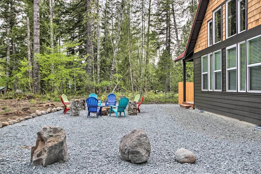 Cozy Cabin - 5 Miles to Mt Rainier National Park!