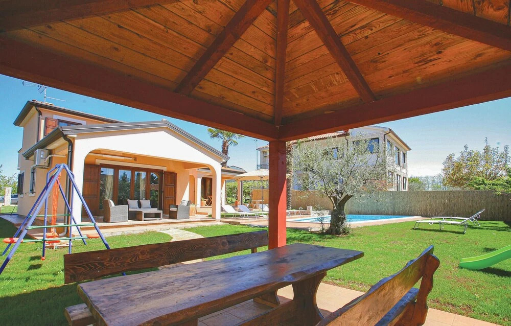 Amazing Home in Novigrad With Wifi and 3 Bedrooms
