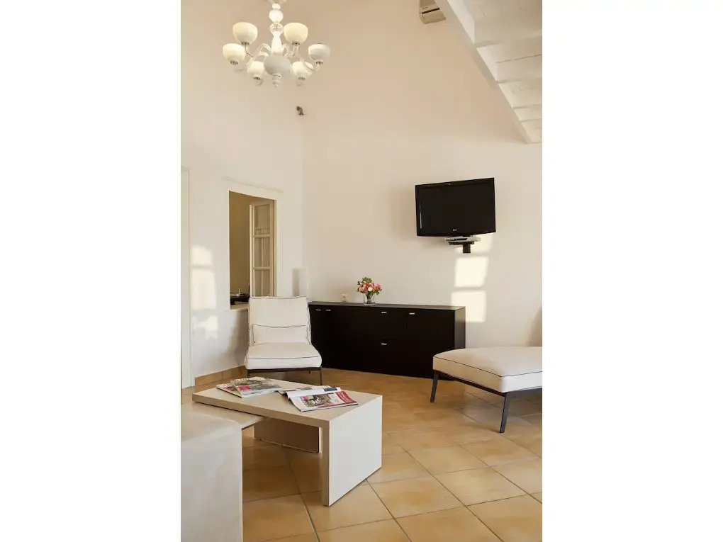 1809 Villa by Thireas