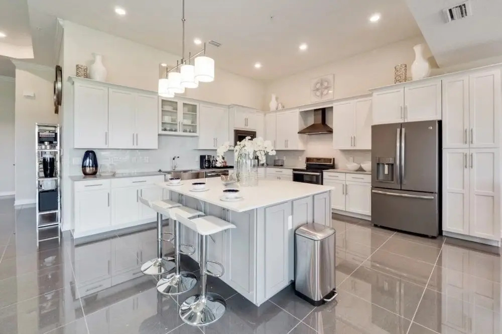 Chic Ultra Modern Near Disney! 4 Bedroom Condo