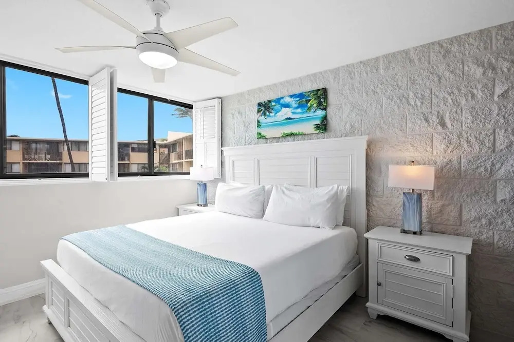 Kanai a Nalu 314 - Modern, Renovated, Oceanfront Condo, Breathtaking Views, AC!
