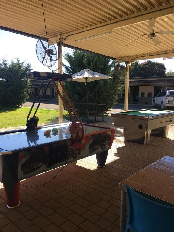 Palm and Pawn Motor Inn