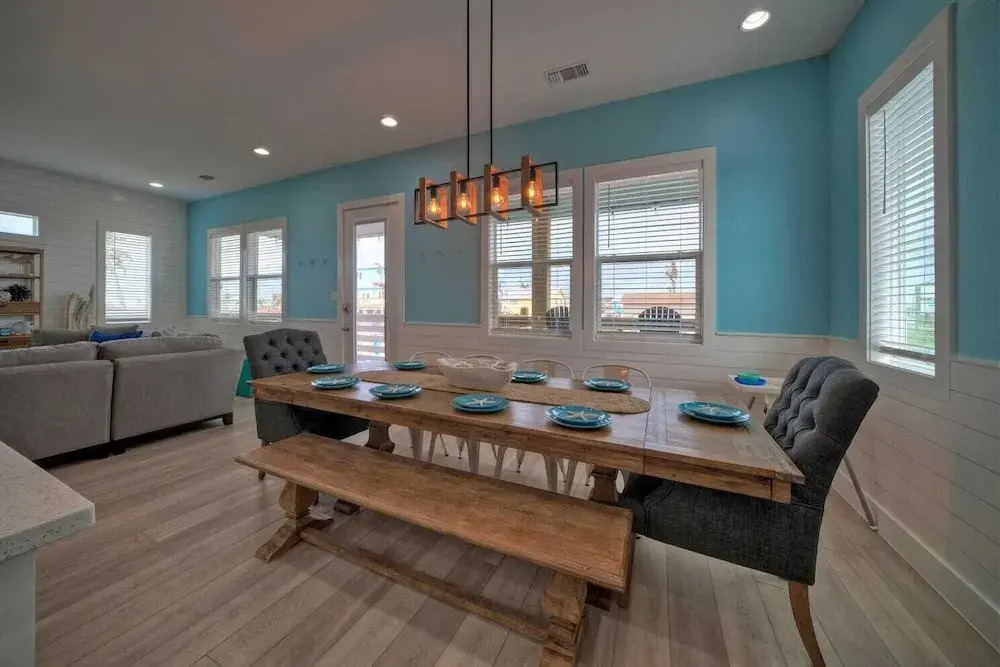Sleeps 22! 2 Homes Priv Pool, Putting Green, Bar, Deck, Prime Port A Location