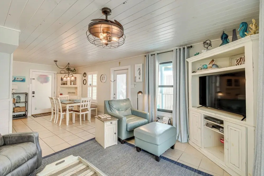 Balcony w/ Pool & Beach Views: Gulf Shores Condo!