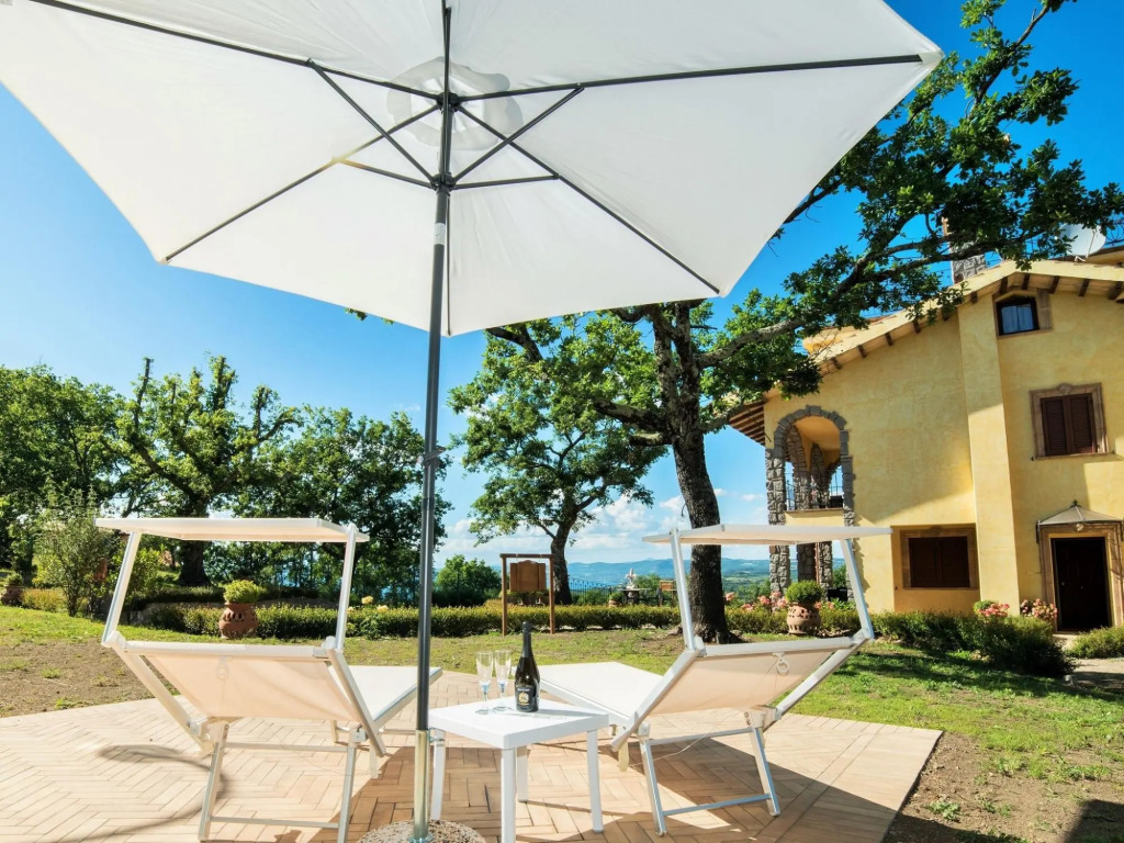 Peaceful Villa in Montefiascone with Bubble Bath
