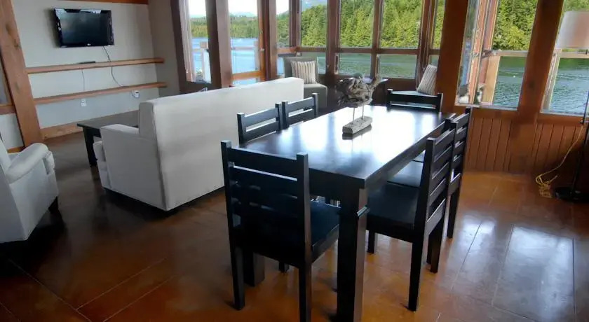Whiskey Landing Lodge