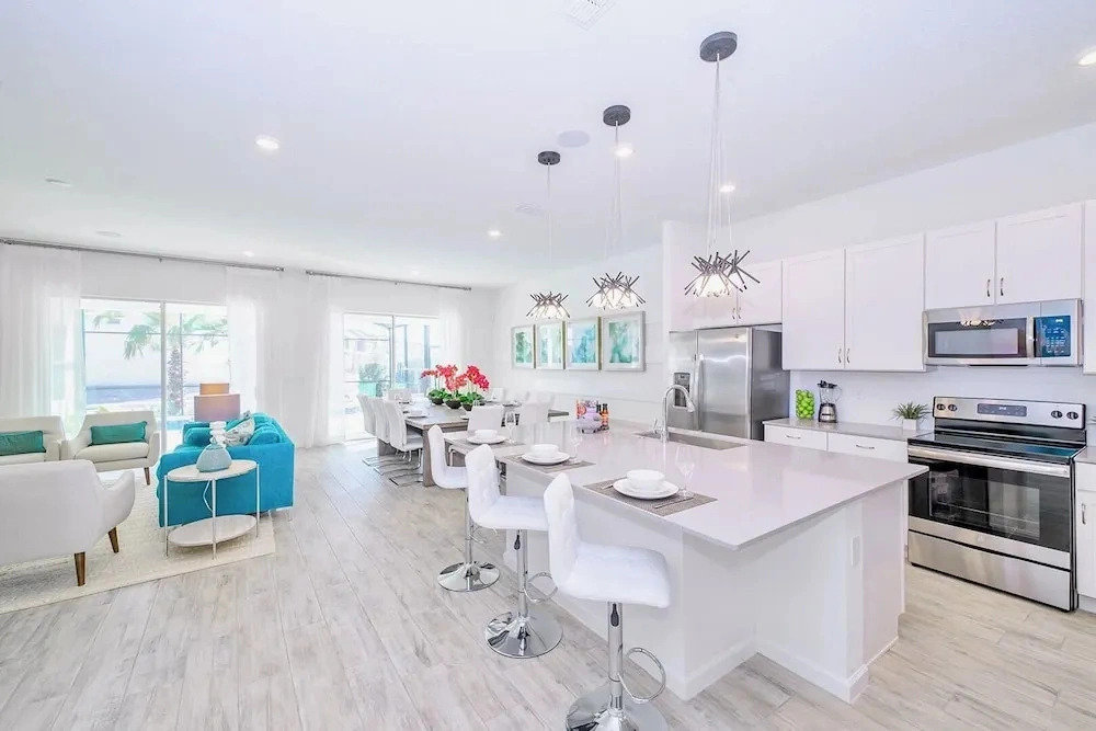 Upstay Mansion w Cinema, Games, Pool - Sleeps 24