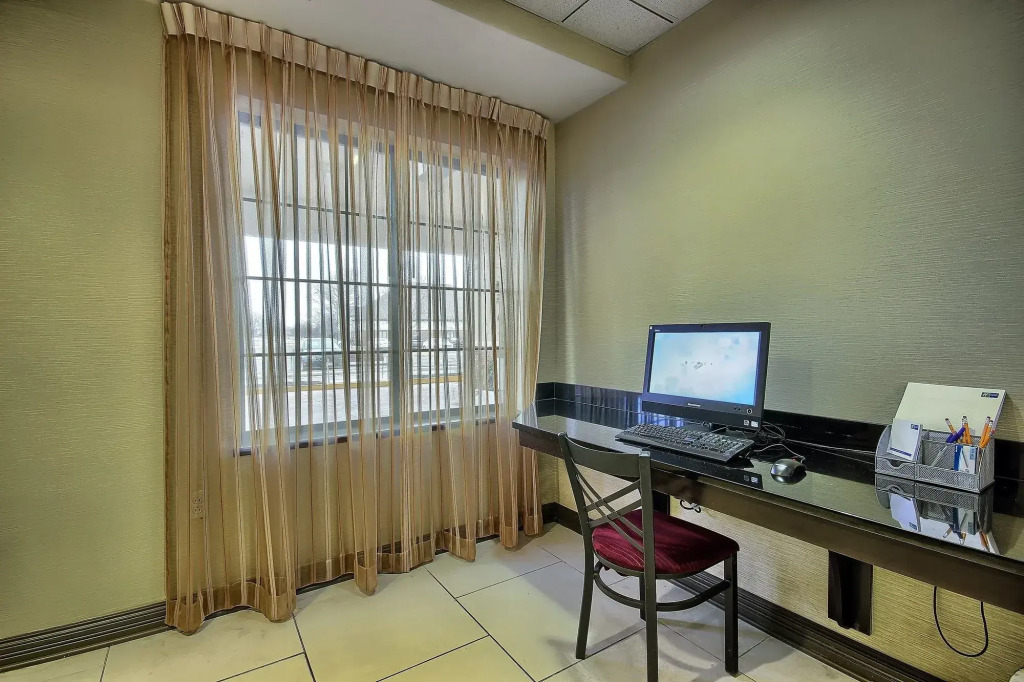 Holiday Inn Express Hotel & Suites Grove City by IHG