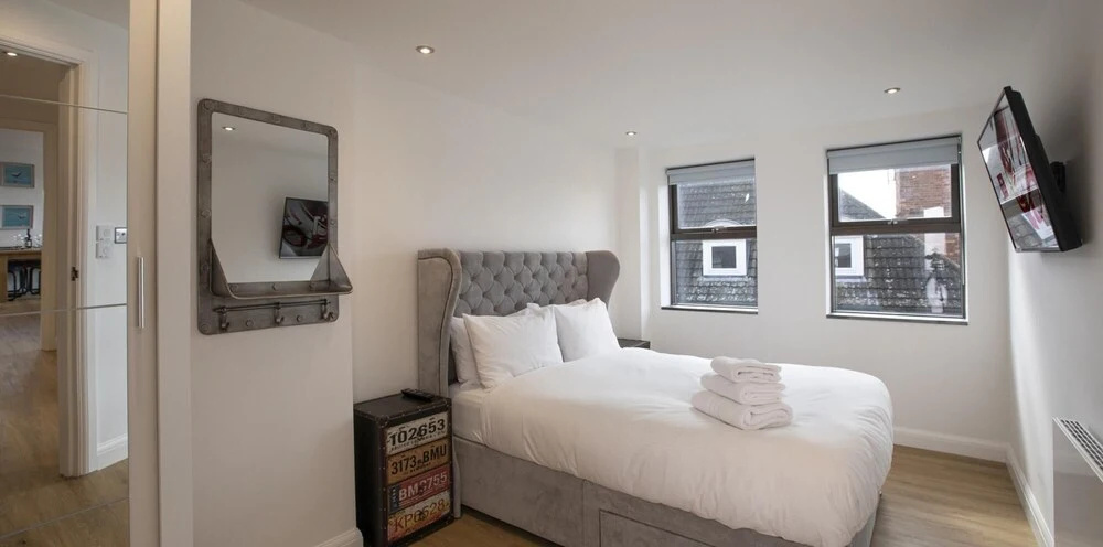 Newly Furnished 2 Bed Apartment in the Heart of Old Town Swindon