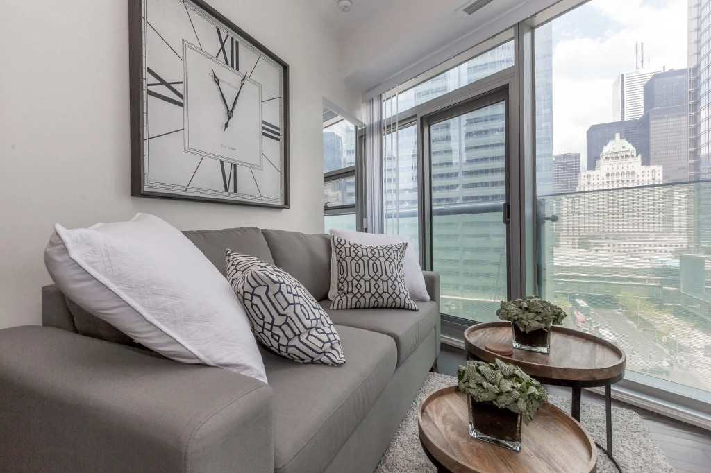 Noel Suites-York St and Lakeshore Blvd