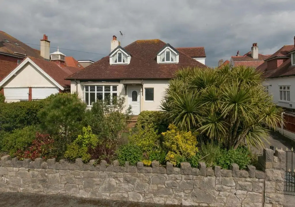 The Cottage on the Beach - Sleeps 7 - Large Garden