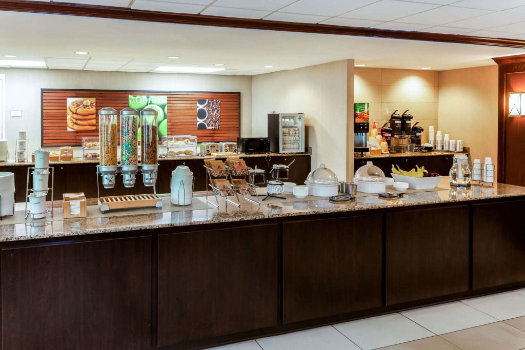 La Quinta by Wyndham Milwaukee Bayshore Area