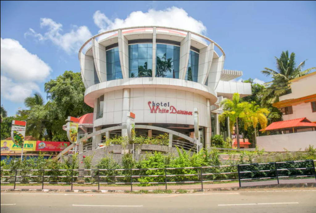 1 BR Boutique stay in Sathya nagar, Thiruvananthapuram (127F), by GuestHouser