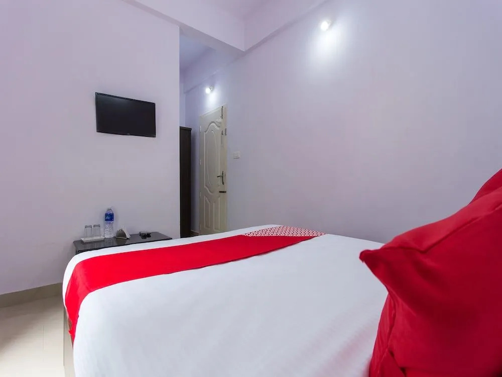 OYO 15599 Reem Residency