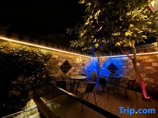 Taohuatan Bajing Jingshe Homestay