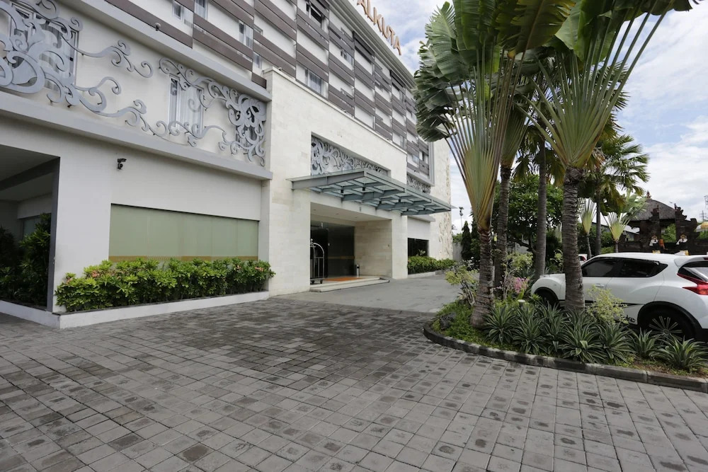 RedDoorz Plus near Mall Bali Galeria 2