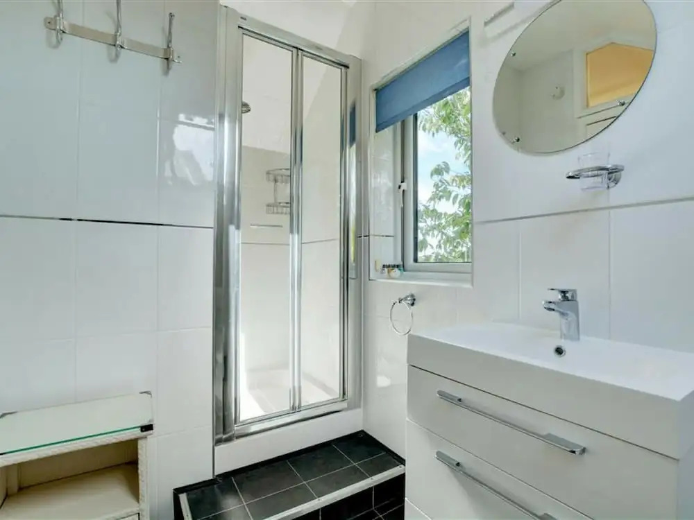 Luxurious,detached Holiday Home With Three Bathrooms and Parking