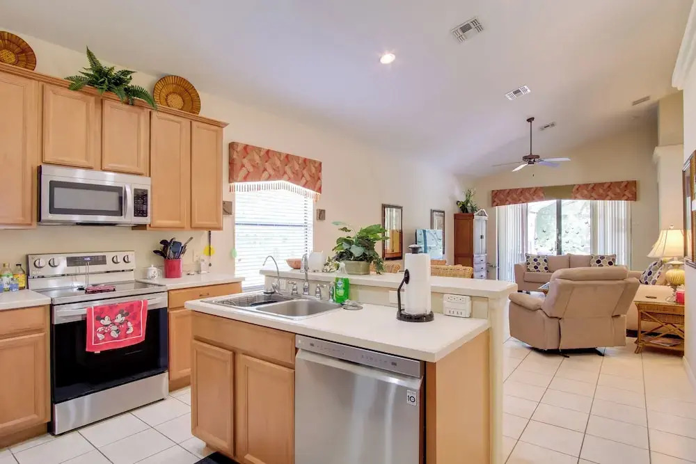 Sunny Villa w/ Lanai: 17 Mi to Disney