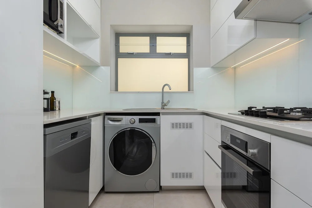 Caprice Court 8
