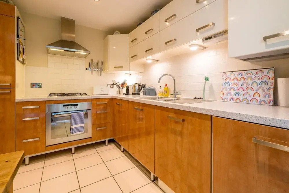 Host Stay Kingscote Townhouse