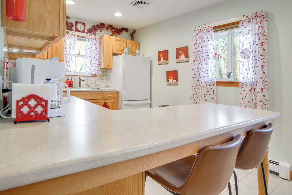 Walk to Sagamore Beach! Curated + Spacious Cottage