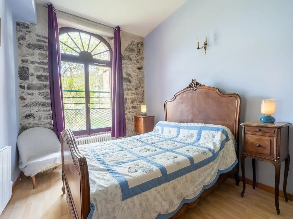 Vintage Retreat by the Vis