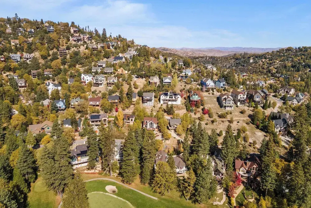 5bdr Stay w/ Fireplace, Game Room & Family-friendly Amenities Arrowhead Chalet by Avantstay