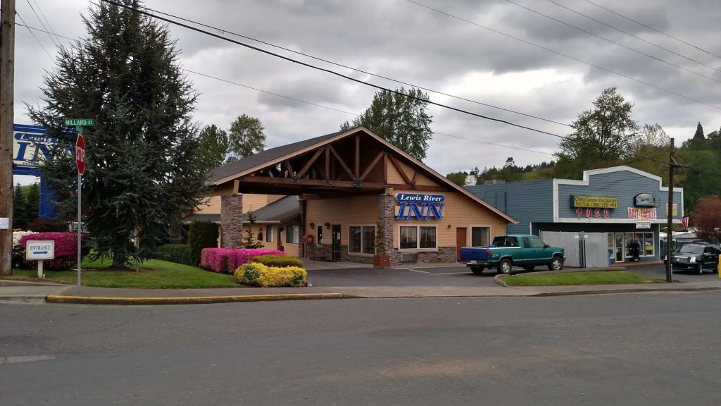 Lewis River Inn