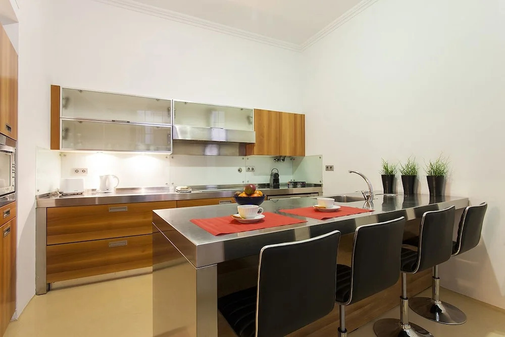 ALTIDO Elegant 3BR Apt w/workspace in Chiado