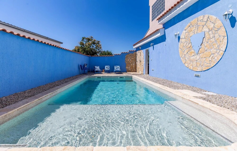 Amazing Home in Pomer With Wifi and 6 Bedrooms