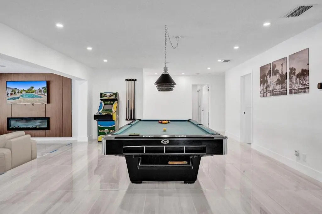 Newly Renovated 5br Villa with pool in Ft Lauderdale on the water